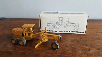 Minimac Motoniveladora Dresser A450E M9 Motor Grader Die Cast 1:50 Scale - Image 1 of 4