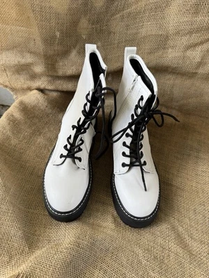 Botas de Combate Madden Girl Para Mujer Talla 7.5 Cremallera Lateral Con Cordones Blancas Motociclista Gótico Punk Foto 1 de 4