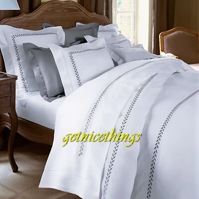 NUEVO CON ETIQUETAS Yves Delorme Laurier Blanco F/QN Hoja Plana 94x110 Gris Bordado Italia Foto 1 de 4