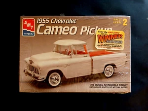 Model Kit 1955 Chevrolet Cameo Pickup Truck AMT 1:25 - Picture 1 of 4