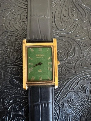 GREEN Vintage Seiko Slim Quartz Men's Wrist Watch - Image 1 of 4