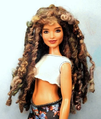 Peluca Muñeca Barbie Talla 4 Hilada Lana Rasta ÚNICA EN SU CLASE Personalizada #130 Marrón Verde Óxido Foto 1 de 4