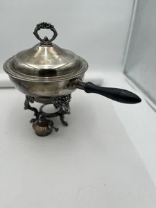 Plato de plata vintage para servir con tapa y base de rozaduras - Imagen 1 de 18