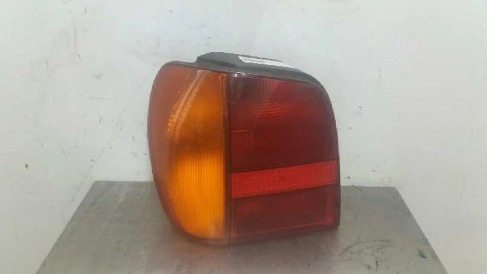 962565 Piloto Trasero Izquierdo para VOLKSWAGEN POLO III (6N1) Air 1384935 - Imagen 1 de 1