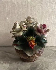 Centrotavola Vaso Con Rose Tipo Capodimonte Soprammobile - Foto 1 di 4