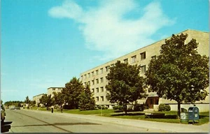 University Of Wisconsin Residence Halls Stevens Point Wisconsin Postcard - Picture 1 of 2