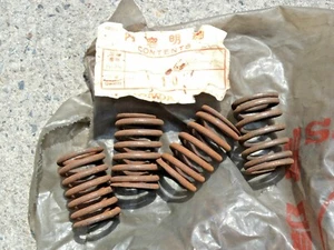 Honda Dream C72 C77 C78 CA72 CA77 Federventil außen x4 NOS Japan 14751-259-010 - Bild 1 von 1