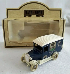 LLEDO  DAYS GONE 1934 CHEVROLET VAN SUMMER 1990 COLLECTORS CLUB BOXED DG21 021A - Picture 1 of 3