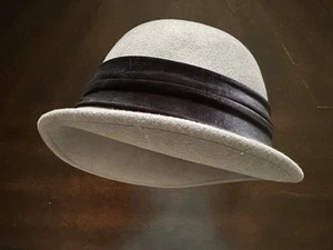Adora 100% Wool Cloche Hat One Size Gray W/ Black Bow Reinforced Molded Rim Edge - Picture 1 of 18