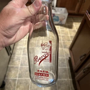 Berg’s Farm Dairy ACL Quart Milk Bottle Baltimore Maryland MD - Picture 1 of 11