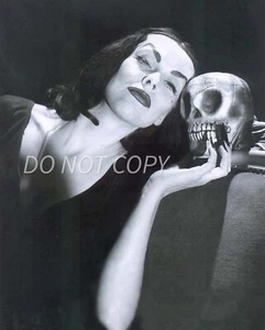 Retro Halloween Pin-Up 8x10 Photo – Sexy Vintage Poster Art - Picture 1 of 1