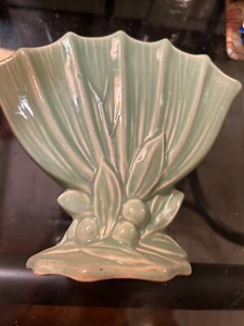 Vintage McCoy Pottery Fan Vase - Picture 1 of 2