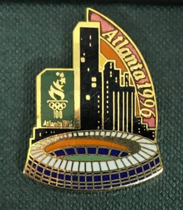 1996 Atlanta Olympic Rings Commemorative Pin Summer XXVI Olympiad Logo Stadium - Bild 1 von 1