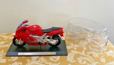 Maisto Kawasaki Ninja ZX-7R Rosso Nuovo con supporto e materiale di imballagg... - Immagine 1 di 4