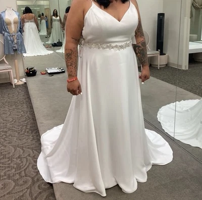 Davids Bridal Wedding Dress - Image 1 of 2