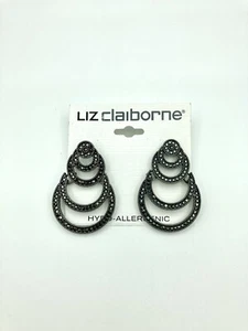 Pendientes de tarjeta Liz Claiborne - tono plata pedrería negra hipoalergénicos - Imagen 1 de 2
