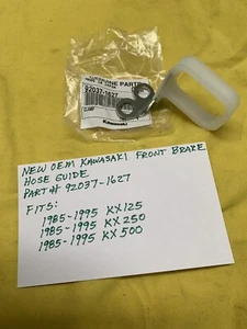 NUEVO FABRICANTE DE EQUIPOS ORIGINALES KAWASAKI Guía de manguera de freno delantero (92037-1627) 1985-95 KX125,250,500 Ahrma - Imagen 1 de 1