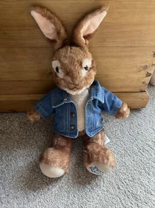 Build A Bear Peter Rabbit Stofftier Plüschtier mit Jeansjacke BAB❤️ - Bild 1 von 9