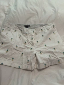 Womens Shorts Size 8 Pineapple Fruit Print Embroidered Vacation Island Cruise - Picture 1 of 3