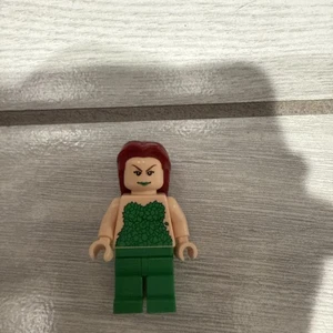 LEGO Poison Ivy Minifigure - DC Batman I - Arkham Asylum *wrong Pants* - Picture 1 of 12