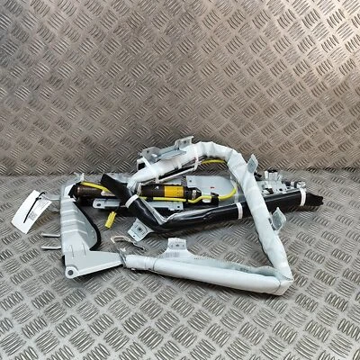 Rideau de sécurité côté gauche pour toit TOYOTA LAND CRUISER J15 62180-60090 - Image 1 of 4