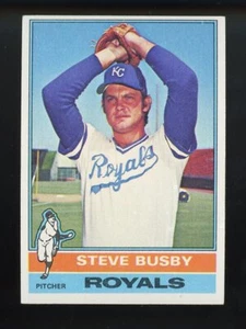 Steve Busby 1976 Topps #260 casi como nuevo o mejor - Imagen 1 de 2