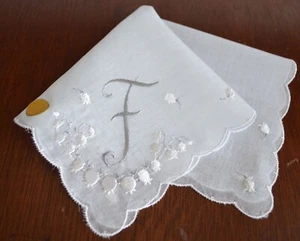 VINTAGE HANKIE EMBROIDERED WHITE & GRAY ON WHITE MONOGRAM INITIAL "F" NEW W/ TAG - Picture 1 of 3