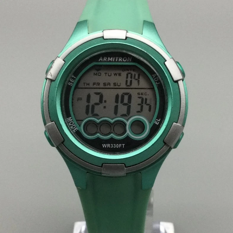 Reloj digital deportivo Armitron Pro para mujer 36 mm 100 M retroiluminación verde tono plata Foto 1 de 4