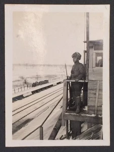 Original WW2 Japanese Photo Guarder Railway Rifle Japan WWII China Manchuria - Picture 1 of 3