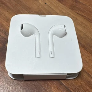 Apple Earpods OEM - iPhone 14 13 12 11 Lightning Cable Earbud Headphones Wired - Picture 1 of 2