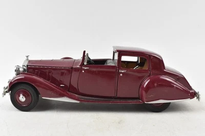 Danbury Mint 1:24 Rolls Royce Phantom III 1938 Red Diecast Scale Model Car  - Image 1 of 4