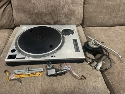 Tocadiscos Technics SL-1200MK2 solo piezas sin probar Foto 1 de 4