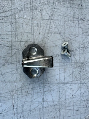 2004-2008 CHRYSLER CROSSFIRE FRONT DOOR LOCK LATCH CATCH STRIKER RIGHT SIDE OEM - Image 1 of 4