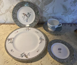 Wedgewood Hummingbirds 5-Piece Bone China Place Setting - Picture 1 of 12