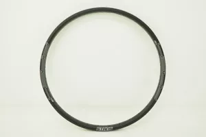 New! Stan's NoTubes Arch CB7 Carbon Mountain Bike Rim 27.5" 32 Hole BK RTAC70002 - Picture 1 of 3