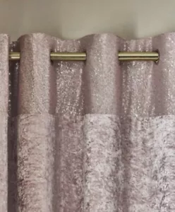 Cortinas de ojales de terciopelo Next Rosa con borde de lentejuelas 135x135 cm Precio de venta sugerido por el fabricante £80 (NB148) - Imagen 1 de 4