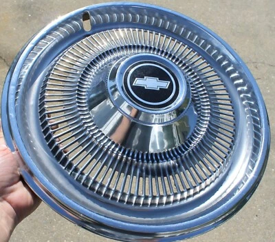 (UNO) CUBIERTA DE RUEDA TAPACUBOS 15" CHEVROLET Chevelle Impala Monte Carlo 1970-1975 OEM Foto 1 de 4