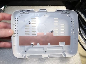 Funda inferior vacía SONY PSOne SCPH-101 SOLAMENTE - Pies intactos - Desgastados - Sólo está bien - Marcas - LEER - Imagen 1 de 12