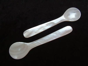 2 Designer Kaviar & Eier Perlmutt Löffel - rosé - 12 cm - Perlmuttlöffel - MOP - Bild 1 von 4