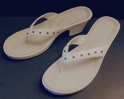 Size 8M White Mountain BALI Women's Studded Thong Sandal White - Imagem 1 de 4