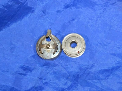 FRANKLIN WHITE FR DOMESTIC KENMORE SEWING MACHINE BOBBIN CASE ASSEMBLY 1 BOBBIN - Image 1 of 2