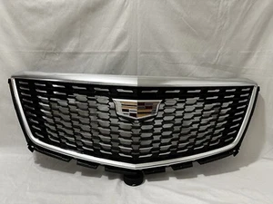 2020 2021 2022 Cadillac XT5 Grille w/ Camera Hole GM 84724564 - Picture 1 of 7