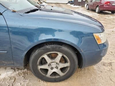 Guardabarros lateral derecho pasajero (U1 aurora azul perla) Hyundai Sonata 2006-2010 Foto 1 de 4