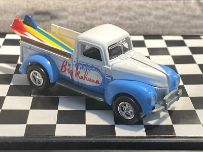 1/64 1940 FORD PICKUP TRUCK BIG KAHUNA WITH SURF BOARDS WHITE AND BLUE M18 - Image 1 of 4
