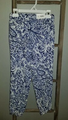 Pantalones jogger con estampado floral de cachemira Gap Kids. Talla Regular Mediana  Foto 1 de 4