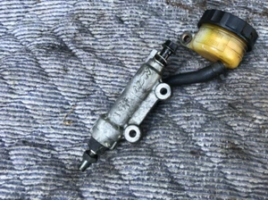 Honda VTX1300 C4 2004 Rear Back Brake Master Cylinder 15545 Miles - Picture 1 of 2