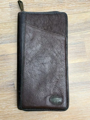 Cartera de viaje de cuero de vaca fósil cuero marrón bovino cremallera alrededor soporte para pasaporte Foto 1 de 4