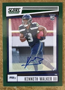 Kenneth Walker 2022 Panini Score #329 Rookie Auto Green Seahawks Auto RC - Imagen 1 de 3