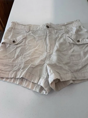 Bermuda cargo feminina bege marinho antiga moda cintura elástica grande bolsos com zíper - Imagem 1 de 4