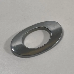 2000-2011 Ford Focus ZX5 SES Emblem Logo Letter 'O' Rear Tailgate Trunk Chrome - Picture 1 of 9